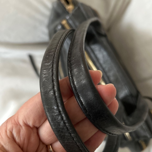 Botkier Trigger distressed EW leather satchel - Picture 4 of 10